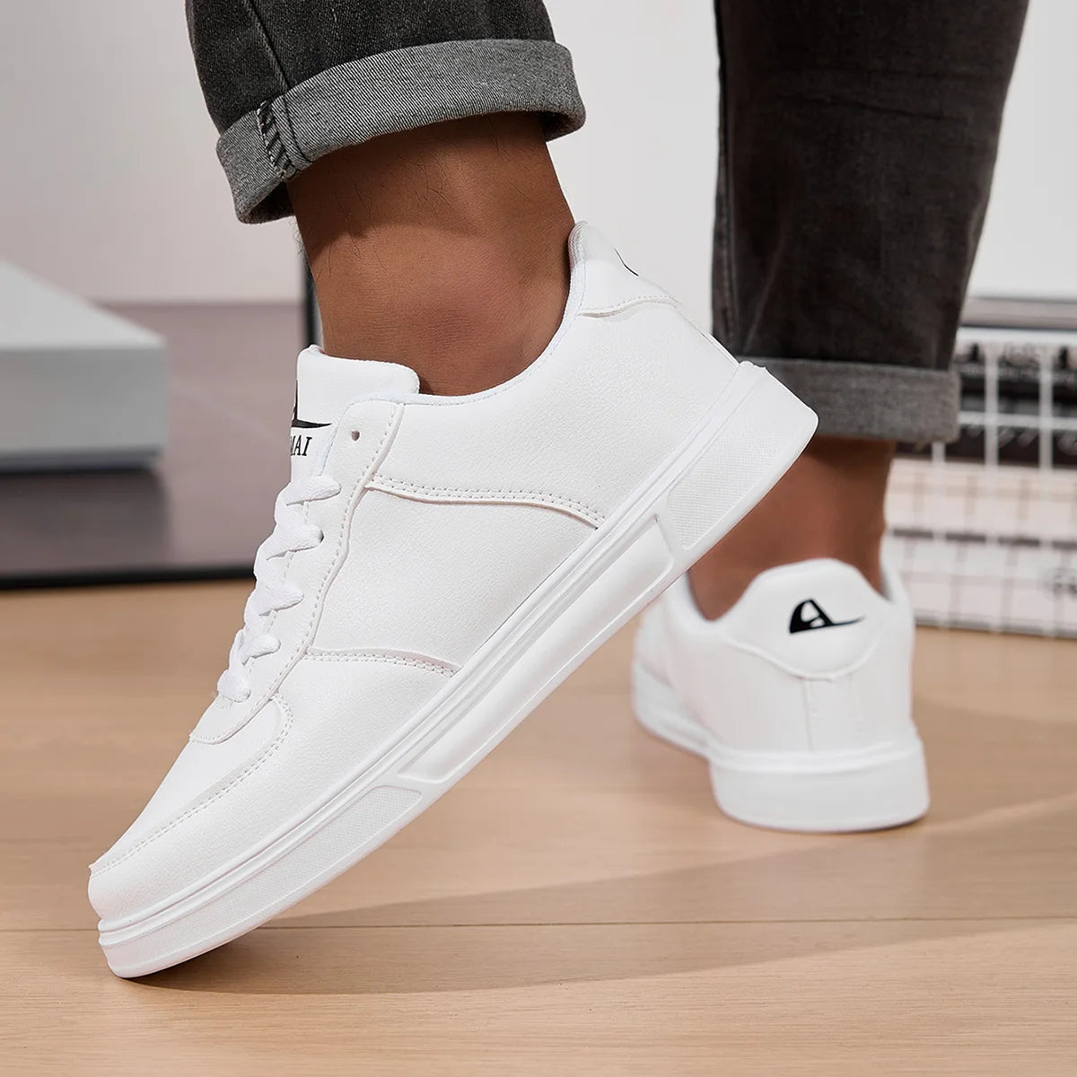 Leder Herren Weiße Sneakers Atmungsaktive Skateboardschuhe Herren Outdoor Walking Laufschuhe Paar Freizeitschuhe Größe 36-45